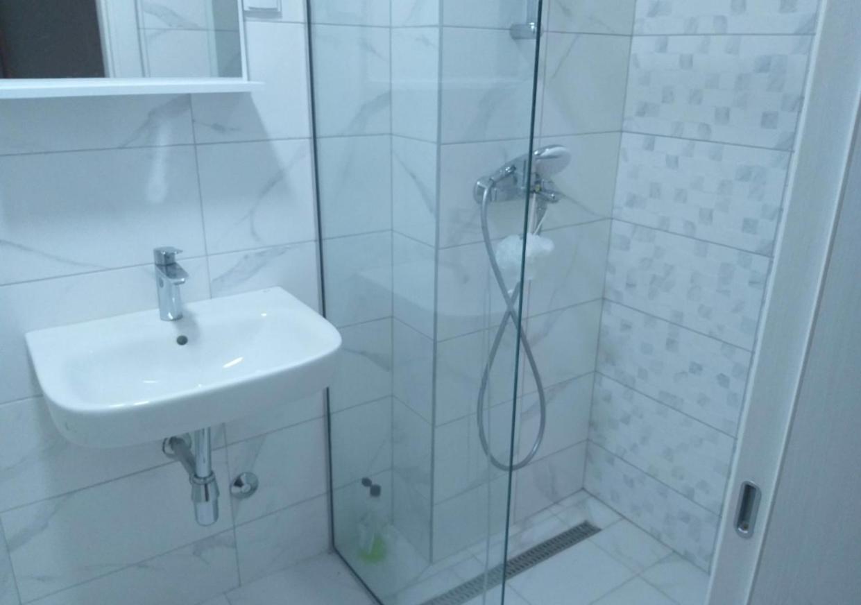 Hotel Ideall Подгориця Екстер'єр фото