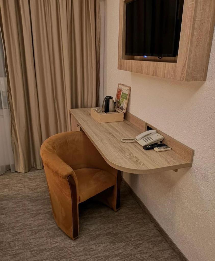 Hotel Ideall Подгориця Екстер'єр фото
