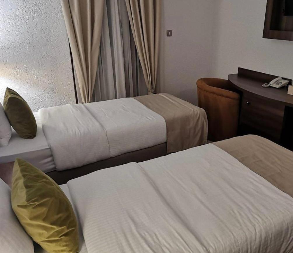 Hotel Ideall Подгориця Екстер'єр фото