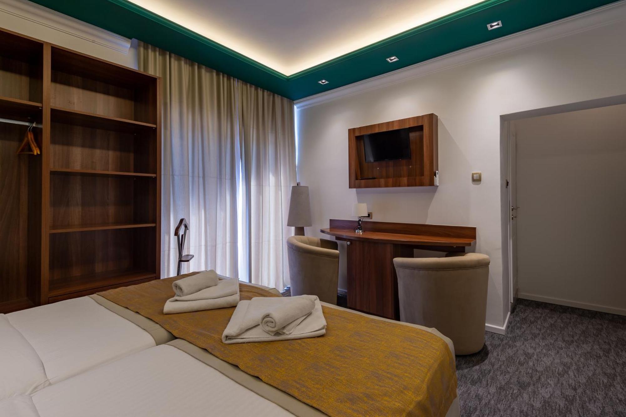 Hotel Ideall Подгориця Екстер'єр фото