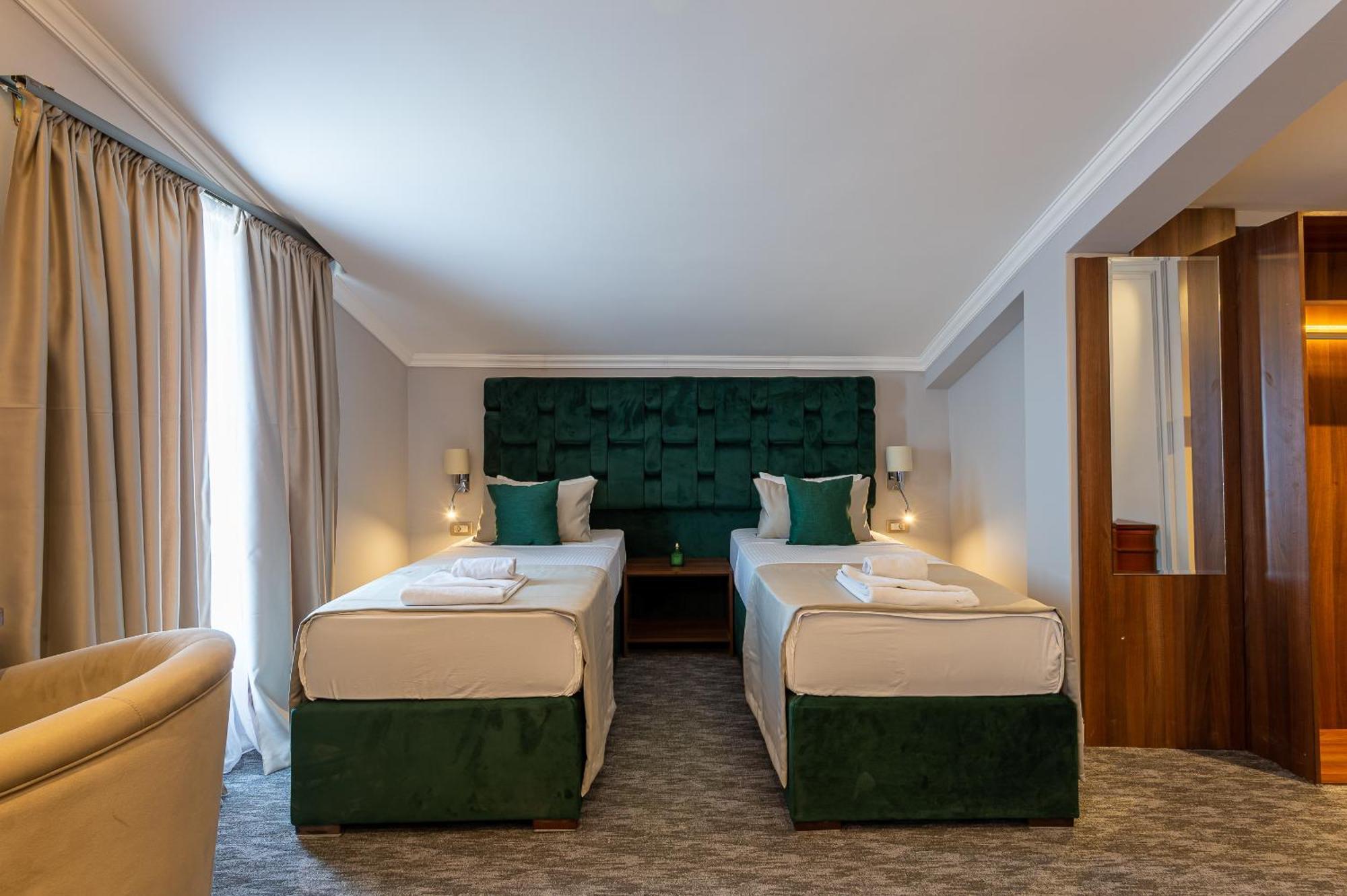 Hotel Ideall Подгориця Екстер'єр фото