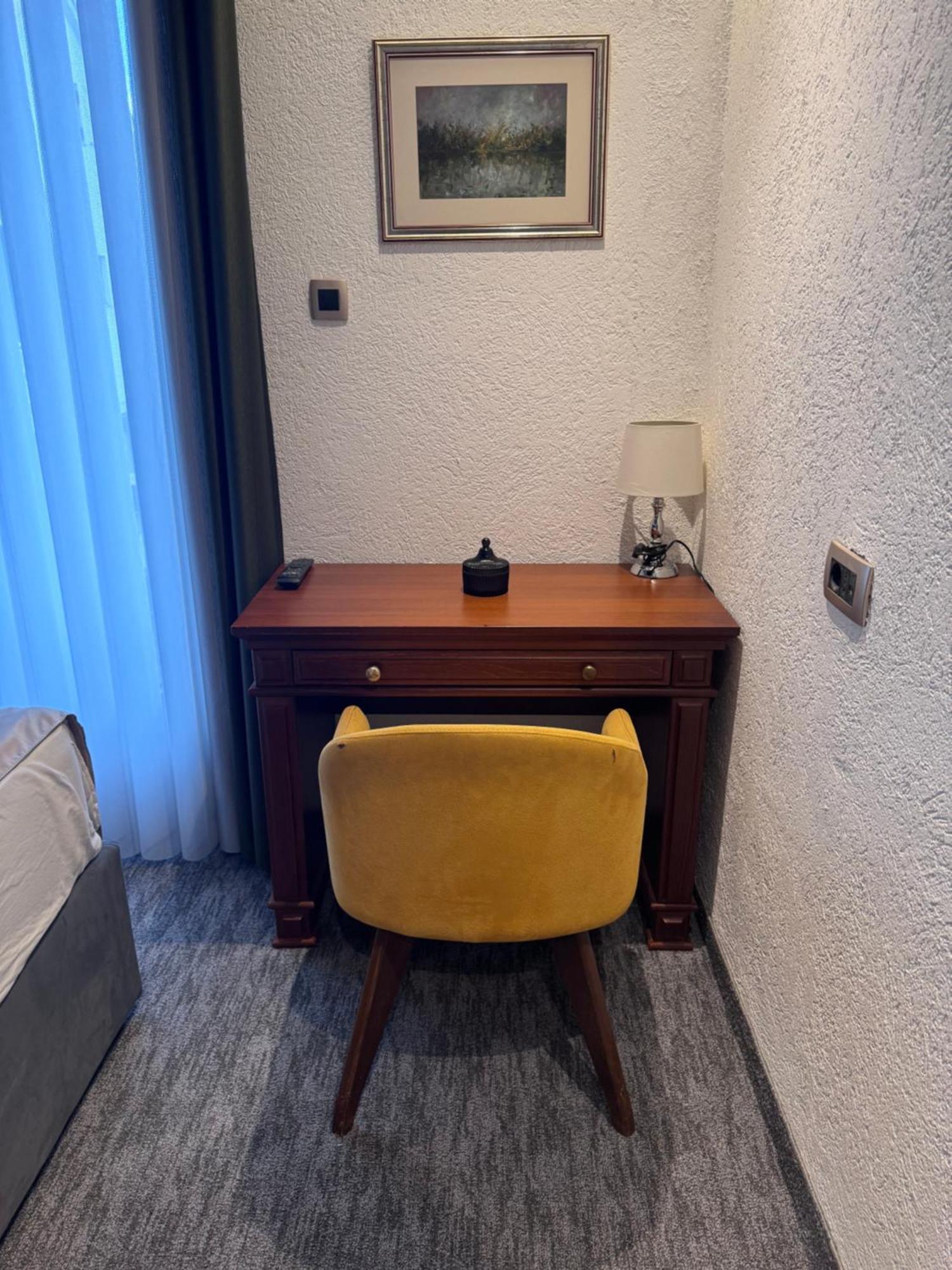 Hotel Ideall Подгориця Екстер'єр фото