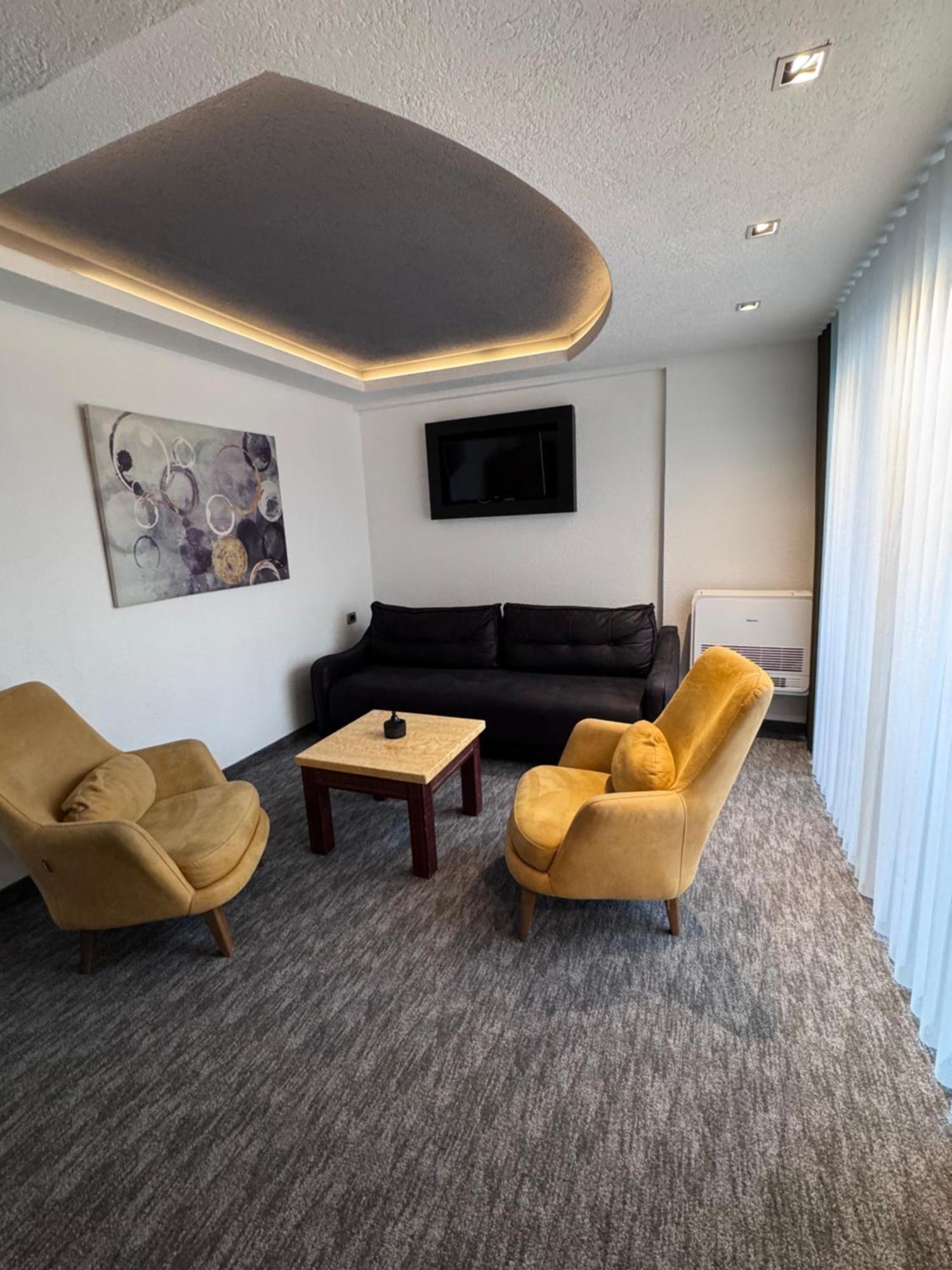 Hotel Ideall Подгориця Екстер'єр фото