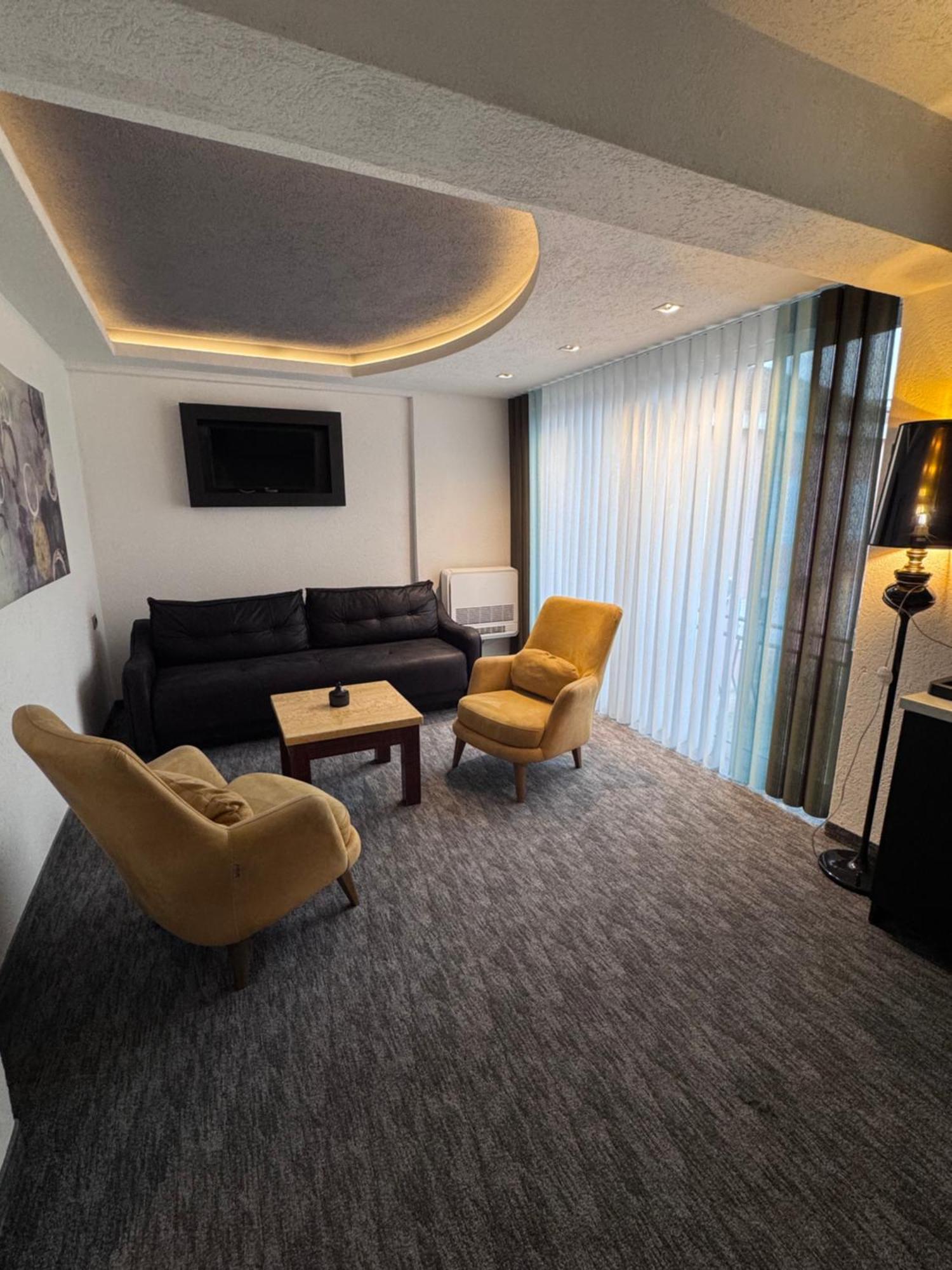 Hotel Ideall Подгориця Екстер'єр фото